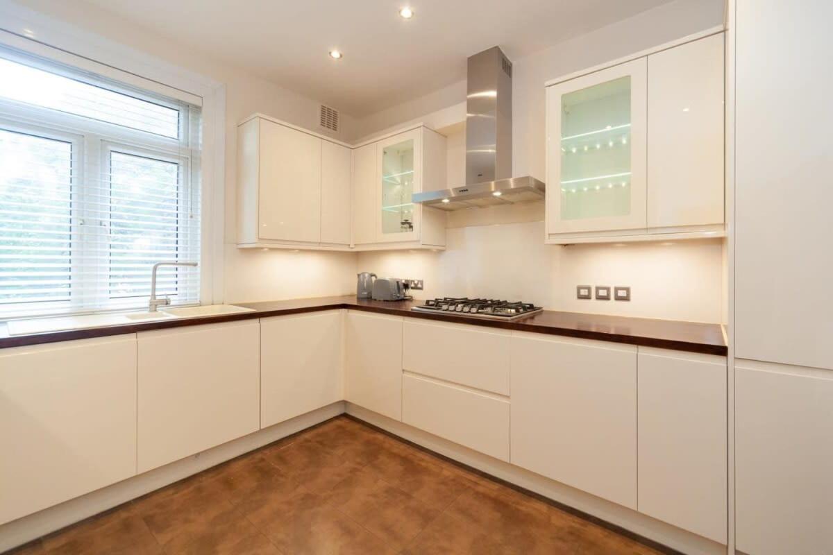 Spacious 2 Bedroom Maisonette In Stratford Londres Exterior foto