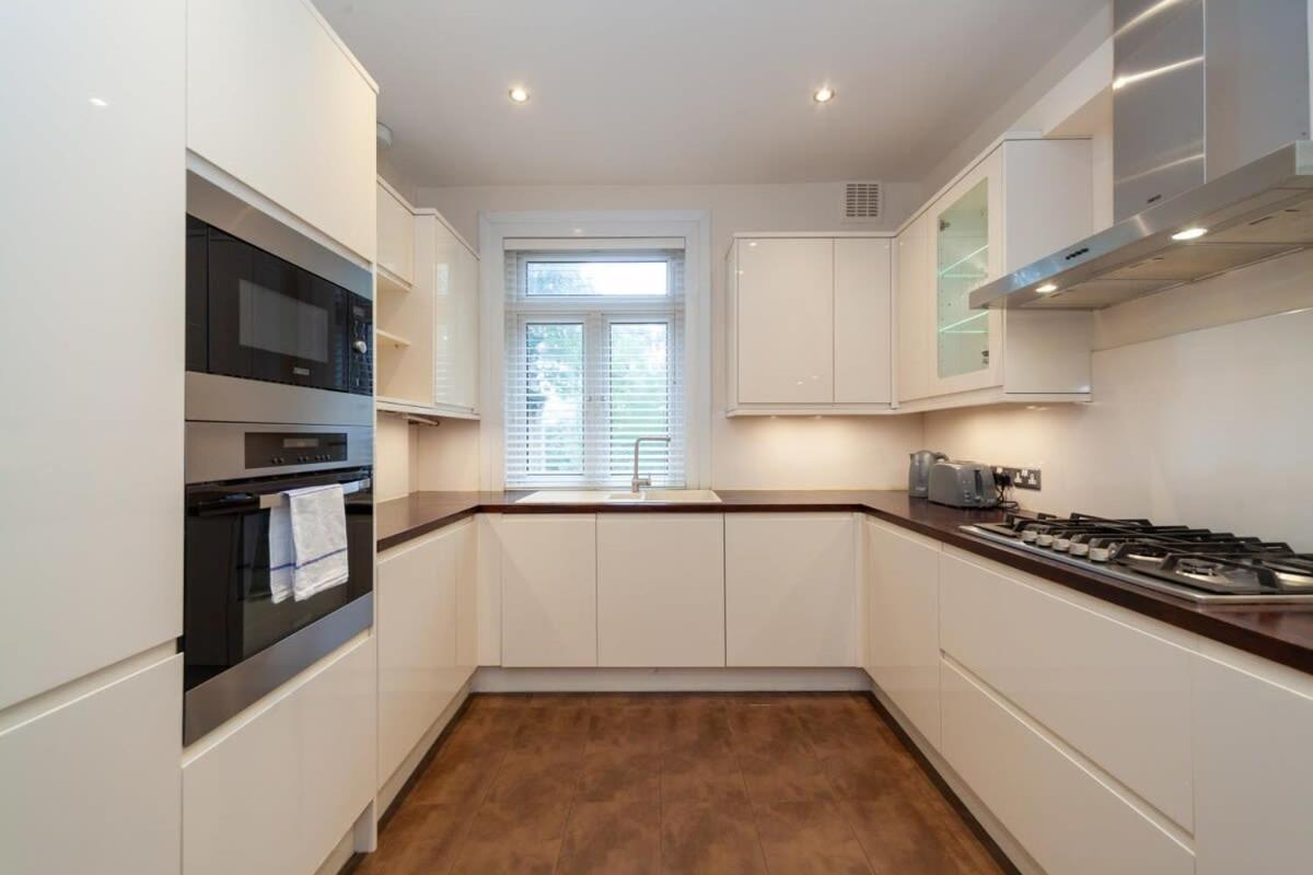 Spacious 2 Bedroom Maisonette In Stratford Londres Exterior foto