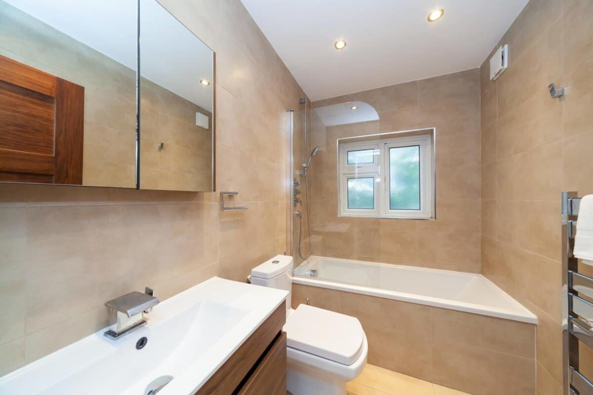 Spacious 2 Bedroom Maisonette In Stratford Londres Exterior foto